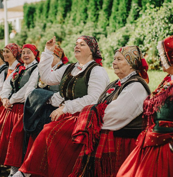 Ar moto "Kādu redzu runātāju, tādu laižu valodiņu" Otaņķu etnogrāfiskais ansamblis šodien piedalīsies "Valodas stāstos" no pirmā festivāla laika 1988. gadā.