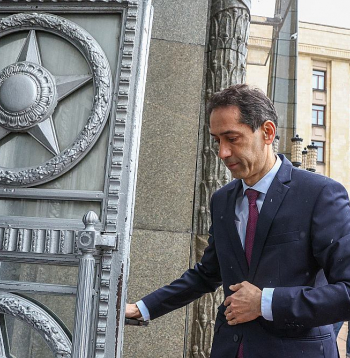 Azerbaidžānas vēstnieks Rahmans Mustafajevs otrdien ierodas uz sarunām Krievijas Ārlietu ministrijā. Pēdējās dienās abu valstu attiecībās valda saspīlējums.
