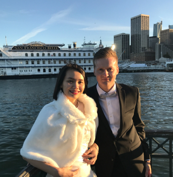 Uldis Leiterts ar dzīvesbiedri Tamu Le Sanfrancisko, 2017. gads. Silīcija ieleja un Sanfrancisko līča rajons ir pasaules tehnoloģiju un zināšanu ekonomikas galvaspilsēta, kur radītas pasaulē varenākās interneta kompānijas, sākot ar "Apple", "Google",
"Facebook", "Oracle", "Adobe" un
tūkstošiem citu.