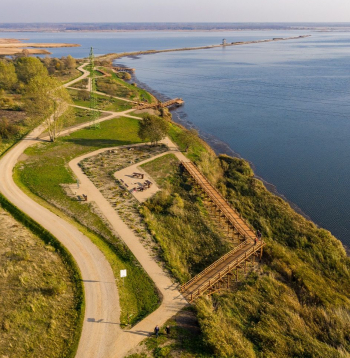 Zirgu salas dabas taka Liepājā no putna lidojuma.