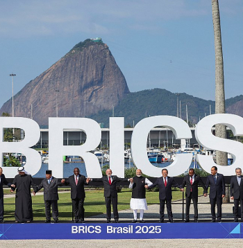 BRICS valstu pārstāvji Brazīlijas lielpilsētā Riodežaneiro samita pirmajā dienā.