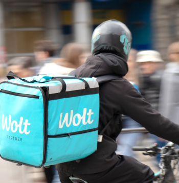 Jaunie noteikumi atļauj bezrecepšu zāles iegādāties tiešsaistes iepirkšanās platformās, piemēram, "Wolt".