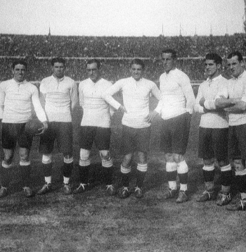 Pirmie Pasaules kausa ieguvēji futbolā – Urugvajas futbolisti.