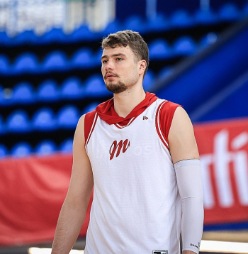 Krišam Helmanim Meksikas spēcīgākajā komandā "Diablos Rojos" nav jādomā par savu statistiku, bet jākoncentrējas melnā darba veikšanai.