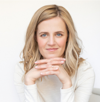 Krista Audere augusta izskaņā atgriezīsies dzimtenē, lai stātos pie diriģenta pults Starptautiskā garīgās mūzikas festivāla koncertā “Mīlas dziesmas”.