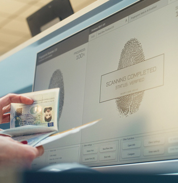 Jau šogad ieceļotājus Šengenas zonā sagaida jauna tipa drošības un personas datu pārbaudes, kur aizvien lielāks uzsvars tiek likts uz biometriskiem datiem.