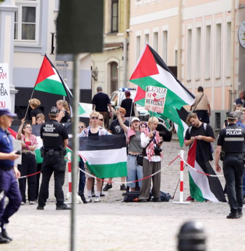 2025. gada 8. augustā Izraēlas prezidenta vizītes laikā pie Rīgas pils notika pikets Palestīnas atbalstam.