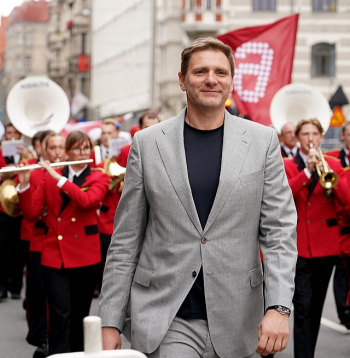 LBS ģenerālsekretāra Kaspara Ciprusa laikos Latvijas basketbola izlase piedzīvo labus laikus, bet vienlaikus finansējuma jautājumos, kas skar arī valsts budžetu, organizācijai zudusi realitātes sajūta.