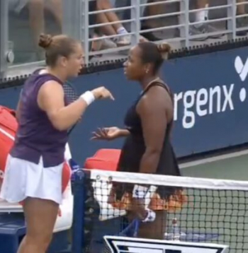 Aļona Ostapenko un Teilore Taunzenda.