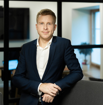 "Mūsu mērķis bija pierādīt, ka arī Latvijā iespējams radīt pasaules līmeņa mākslīgā intelekta tehnoloģijas. "TildeOpen" ir nozīmīgs solis pretī latviešu un citu mazāku valodu digitālajai līdztiesībai," uzsver "Tildes" vadītājs Artūrs Vasiļevskis.