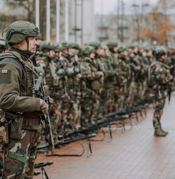 Kaut arī visu karavīra ekipējumu strēlnieki iegādājas par saviem personiskajiem līdzekļiem, Lietuvas Strēlnieku savienība kļuvusi par spēcīgu valsts aizsardzības balstu.