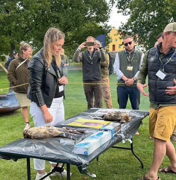 Konferencē "Bērni dabā" Dānijā rāda un stāsta, kā labāk bērnus iepazīstināt ar medību procesiem.