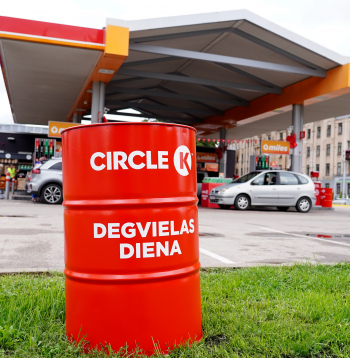 Degvielas uzpildes stacija "Circle K", kur degvielai samazināta cena par 0,15 eiro litrā.