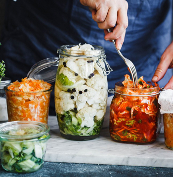 Fermentēti dārzeņi ir lielisks minerālvielu, vitamīnu un probiotisko baktēriju avots.