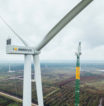 Laflora Energy vēja parkā samontēta pirmā Latvijā lielākā vēja turbīna.