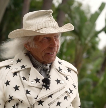 Džēimss Goldstīns.