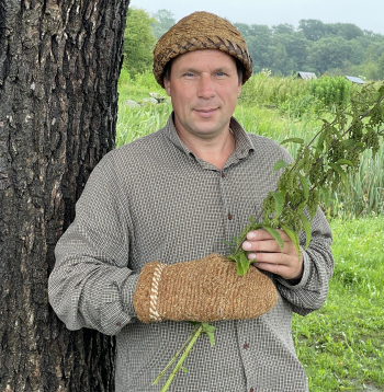 Ritvars Točs prot iegūt vilnu no 22 koku un citu augu sugām.
