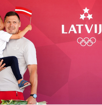 Agnis Čavars ar dēlu Adrianu.