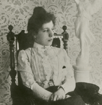 Pirmā latviešu izcelsmes zobārste Late Veibele (Šarlote Jakovļeva).