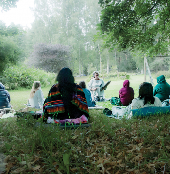Egle Gundega vada šamanisko ceļojumu.