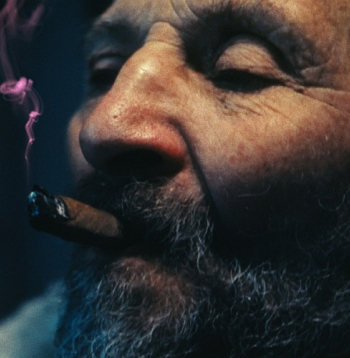 Kadrs no Jāņa Ābeles dokumentālā detektīva "Testaments".