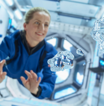 Ūdens kosmā lidos prom visos iespējamajos virzienos...