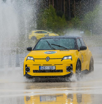 Uzvarētājs zemāko cenu grupā – "Renault 5 e-tech".