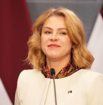 Valsti stūrē Evika Siliņa, kuras dēls pienācīgā līmenī ārzemēs spēlē futbolu.