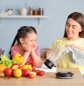 Lai virtuves kombains kalpotu ilgi, svarīgi vienmēr to rūpīgi iztīrīt. 
