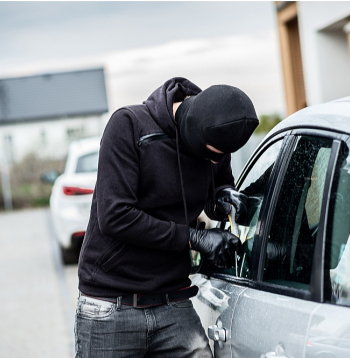 Pieredzējuši ceļotāji iesaka tālbraucējiem un tūristiem uzmanīties no laupītājiem uz ceļa.