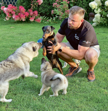 Viesturs Arklons un viņa suņi.