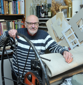 Gunārs Krollis (1932), grafiķis.