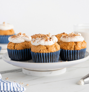 Selerijas un lazdu riekstu mafini.