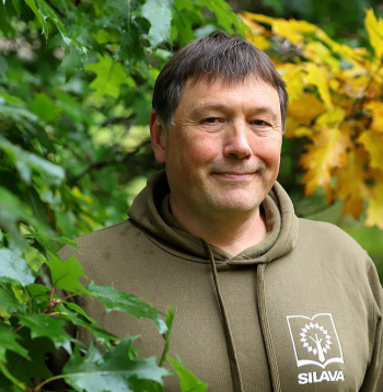 "Silavas" direktors Jurģis Jansons: "Mums ir ziņa, ka finansējums nacionālajam mežu monitoringam tiks mazināts par astoņiem procentiem, bet meža un medību attīstības fondi uz pusi. Tagad aktuāls jautājums – kādas būs prioritātes un no kā būs jāatsakās?"