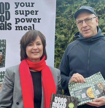 "Latvijas Aizsardzības ministrijas piešķirtā granta ietvaros notiek mūsu produkcijas testēšana gan Latvijas Nacionālajos bruņotajos spēkos, gan Zemessardzē. Saņemtie rezultāti liecina, ka novērtējums ir ļoti augsts – 8 balles no 9," ir gandarīti uzņēmuma "Roga–Agro" saimnieki Oņega Circene un Valdis Circenis.