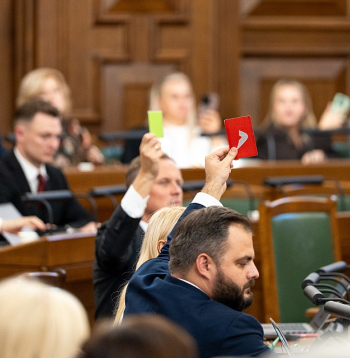 Divas nedēļas Saeimas sēdēs nav izskatīts neviens svarīgs likumprojekts, jo abas ceturtdienas deputāti aizvadīja debatēs par Stambulas konvenciju.