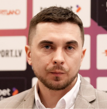 SK "Super Nova" galvenais treneris Ervīns Pērkons. 