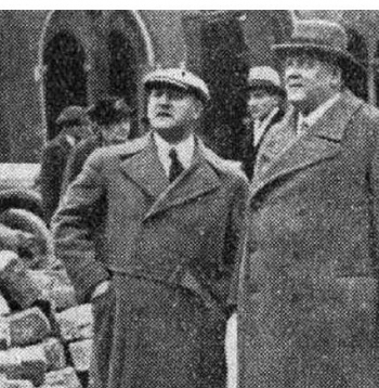 K. Ulmanis novērtē Doma laukuma bruģēšanu 1935. gada novembrī. K. Ulmanis novērtē Doma laukuma bruģēšanu 1935. gada novembrī.