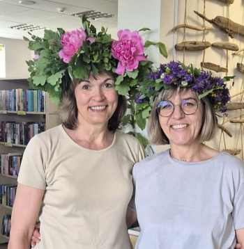 Rojas bibliotekāres Daiga Dambīte (no kreisās) un Iluta Graudiņa.