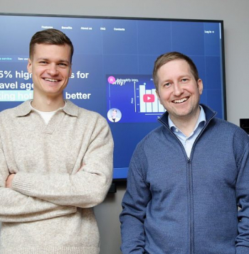 "Mūsu mērķis ir padarīt "Rebookify" par tūrisma tehnoloģiju veiksmes stāstu ne tikai vietējā, bet arī globālā mērogā un piecu gadu laikā kļūt par līderi inovatīvu tehnoloģiju jomā ceļojumu nozarē," saka tūrisma tehnoloģiju jaunuzņēmuma "Rebookify" līdzdibinātāji Matīss Reinis Puriņš (no kreisās) un Agris Ameriks.