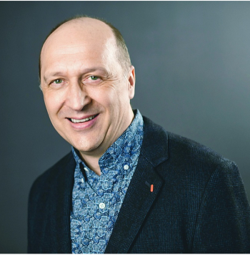 Kaspars Odiņš, žurnālists, filmu scenārists.