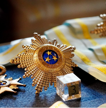 Valsts prezidenta kancelejas apkopotā statistika liecina, ka no 1994. līdz 2025. gada jūnijam Latvijā kopā piešķirti 5764 valsts augstākie apbalvojumi – Triju Zvaigžņu ordeņi, Viestura ordeņi, Atzinības krusti un goda zīmes.