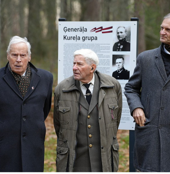 Nacionālās karavīru biedrības Rendas nodaļas biedri rūpējas par bijušo brīvības cīnītāju piemiņu.