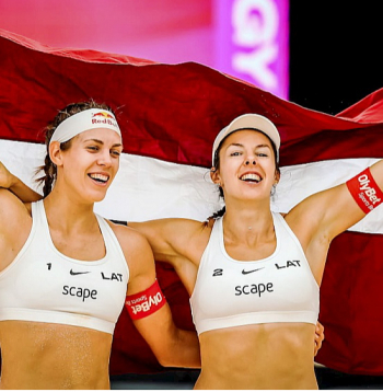 Nu arī Latvijas pludmales volejbolā, savulaik kā dāmu basketbolā, ir savas zelta meitenes – Tīna Graudiņa un Anastasija Samoilova 2025. gada pasaules čempiones!