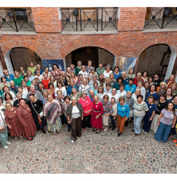 “Mūs vienoja neskaitāmas sarunas, idejas un kontakti, iedvesmojot un stiprinot rokdarbnieču sadarbību visā Kurzemē,” saka Astrīda Kinne. 