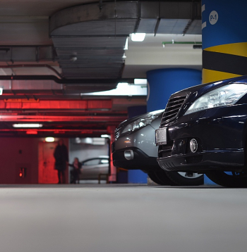 Ar jaunajiem likuma grozījumiem tiks panākts, ka daudzdzīvokļu ēkas autostāvvieta, noliktava vai cita palīgtelpa būs ierakstīta dzīvokļa īpašuma zemesgrāmatā un, to pārdodot, vairs nevajadzēs obligāti nosūtīt piedāvājumus izmantot pirmpirkuma tiesības kopīpašniekiem – citu dzīvokļu saimniekiem, kā tas ir pašlaik. Ar jaunajiem likuma grozījumiem tiks panākts, ka daudzdzīvokļu ēkas autostāvvieta, noliktava vai cita palīgtelpa būs ierakstīta dzīvokļa īpašuma zemesgrāmatā un, to pārdodot, vairs nevajadzēs obligāti nosūtīt piedāvājumus izmantot pirmpirkuma tiesības kopīpašniekiem – citu dzīvokļu saimniekiem, kā tas ir pašlaik.