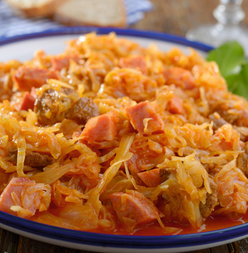 Kāpsotu un gaļas sautējums.