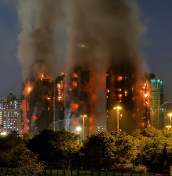 Honkongā ugunsgrēkā augstceltnēs daudzi bojāgājušie; vairāki simti pazuduši bez vēsts.