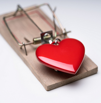 Ne visi cilvēki policijai ziņo, ja gadījies iekrist virtuālā romantiskā krāpnieka slazdā, – ir kauns par paša lētticību vai skepse, ka šādu noziegumu iespējams atklāt.