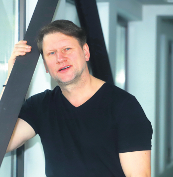 Baritons Jānis Apeinis.